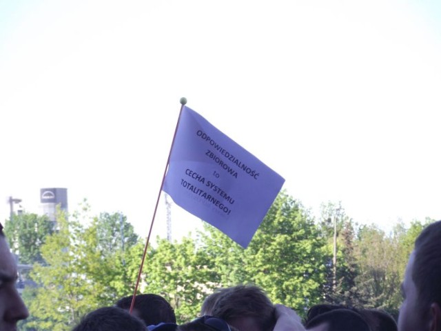 Mimo zamknięcia stadionu,blisko dwa tysiące kibiców Kolejorza ...