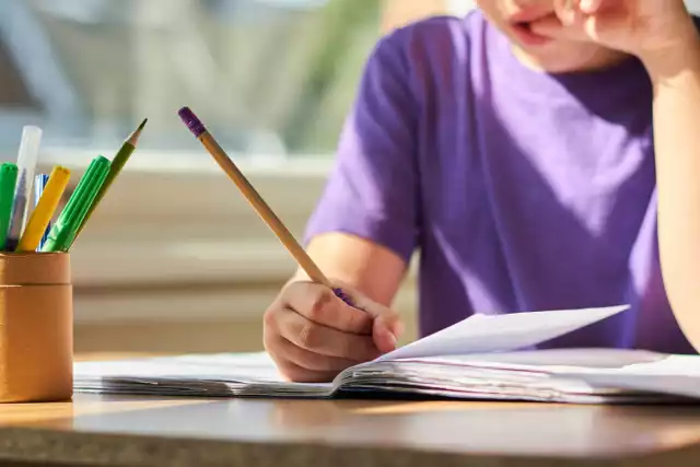 Nauczyciele nie chcą zakazu prac domowych. Za potrzebne uznało je 82 proc. badanych.
