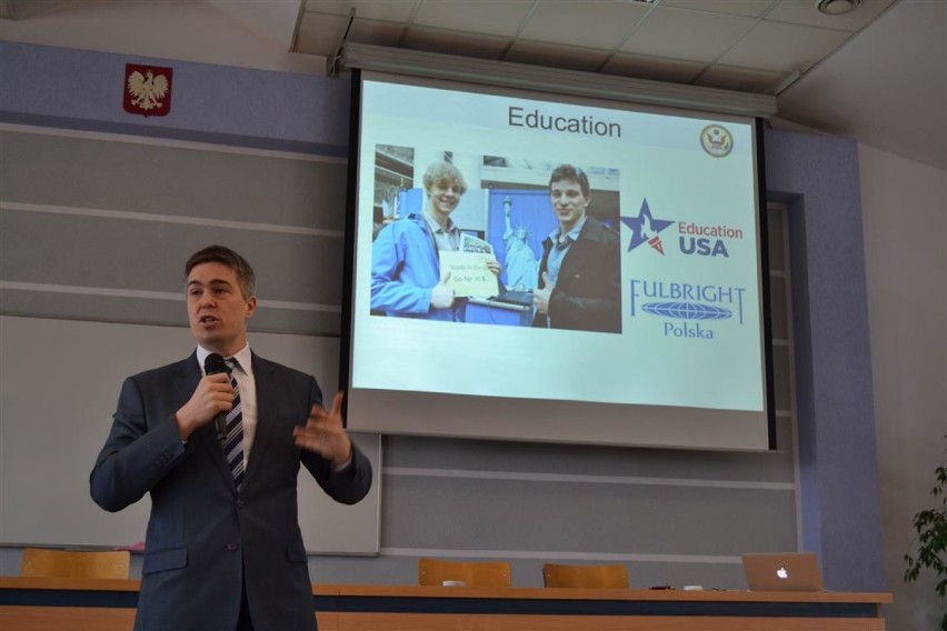 Dzień Fulbrighta na Politechnice Częstochowskiej: Konsul USA spotkał się ze studentami [ZDJĘCIA]
