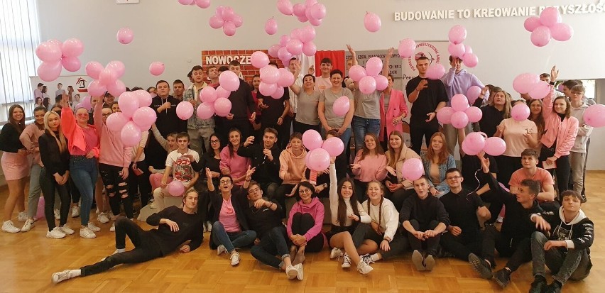 Różowy challenge w Piotrkowie. Zobacz kto wspiera piotrkowskie amazonki ZDJĘCIA