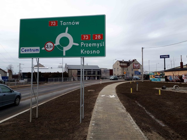 Prawie półtorakilometrowy odcinek drogi łączący drogę krajową 73, od ronda „Solidarności”, z droga krajową nr 28, z ulicą Piłsudskiego, gdzie powstało nowe rondo.