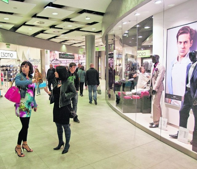 Galeria Sky Tower przyciąga różnorodnością sklepów odzieżowych, niestety, nie na każdą kieszeń