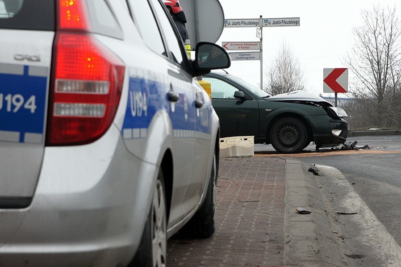 Kalisz: Zderzenie dwóch fordów na skrzyżowaniu Majkowskiej i Piłsudskiego. ZDJĘCIA