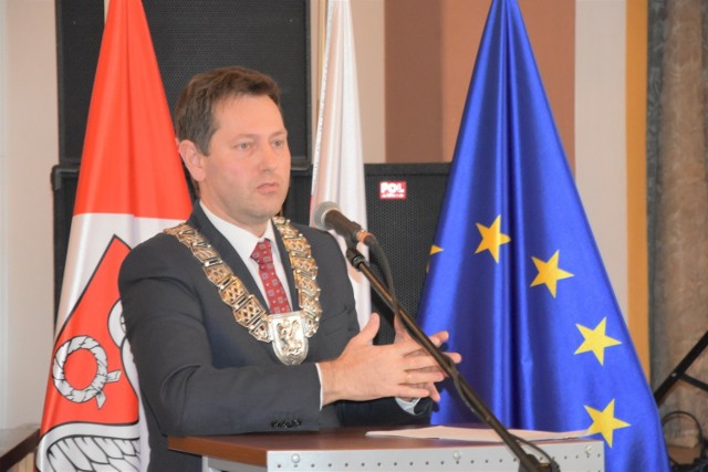 Składając radnym sprawozdanie za ostatnie tygodnie  burmistrz Mariusz Piotrkowski mówił m.in. o inwestycjach