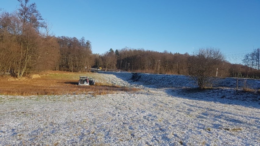 Samochód dachował w Małym Rudniku pod Grudziądzem [zdjęcia]