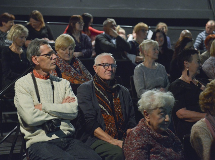 Słupscy seniorzy przygotowali razem z uczniami baśń muzyczną