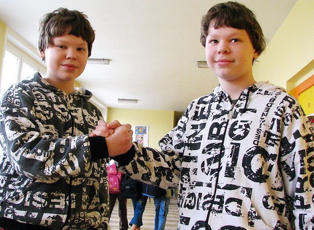 Opłacało się przez kilka lat zabiegać o dobre wyniki na konkursach przedmiotowych - przekonują Michał (od lewej) i Rafał, ze Szkoły Podstawowej nr 3