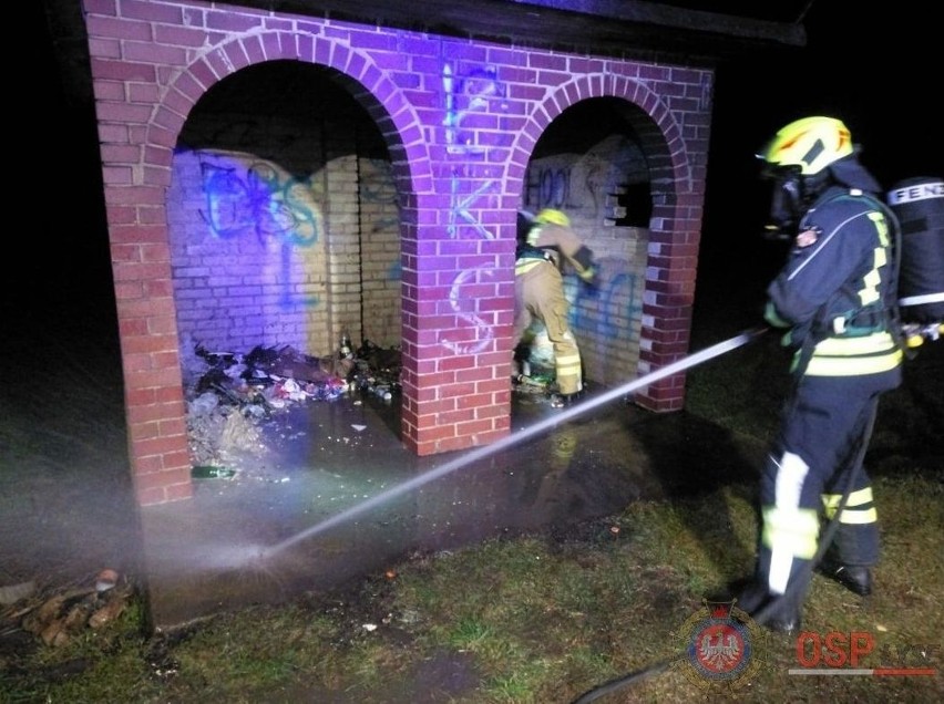 Powiat ostrołęcki. Pożar śmietnika na przystanku ugasili policjanci [ZDJĘCIA]