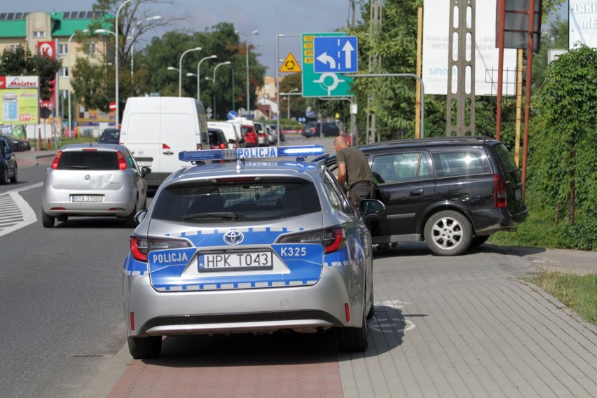 Wypadek w Tarnobrzegu. Ranna rowerzystka potrącona przez samochód (ZDJĘCIA)