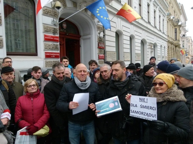 Protestują! Rady Osiedli w Łodzi chcą, by wojewoda unieważnił uchwałę zabierającą im 25 mln zł