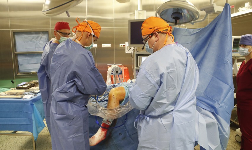 Operacja uszkodzeń wielowięzadłowych kolana w Szpitalu im....