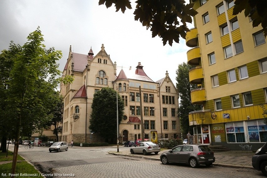 Wrocław: Zobacz, jak zmienił się gmach Wydziału Architektury (ZDJĘCIA)