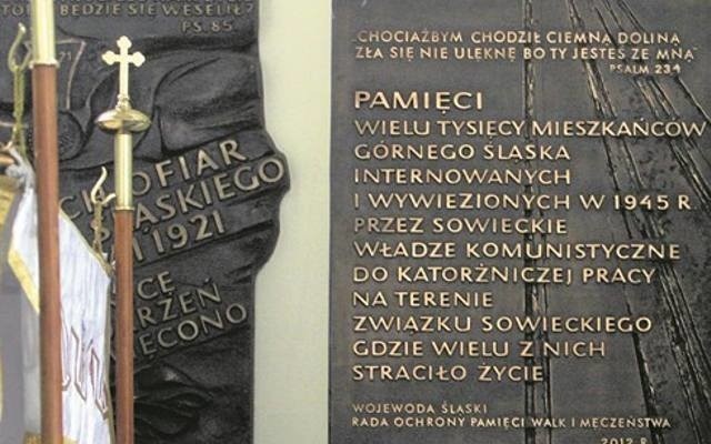 Tablica pamiątkowa w katowickiej archikatedrze