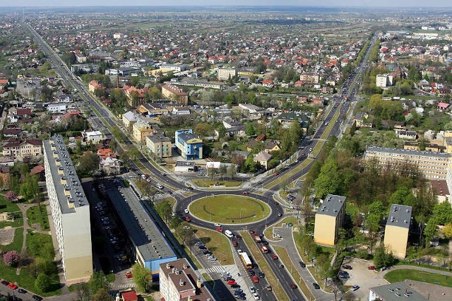 Z jednej strony większe aglomeracje, niczym lokomotywy, przyspieszają rozwój całego Podkarpacia, ale z drugiej strony - rośnie coraz większa przepaść między nimi a peryferiami.