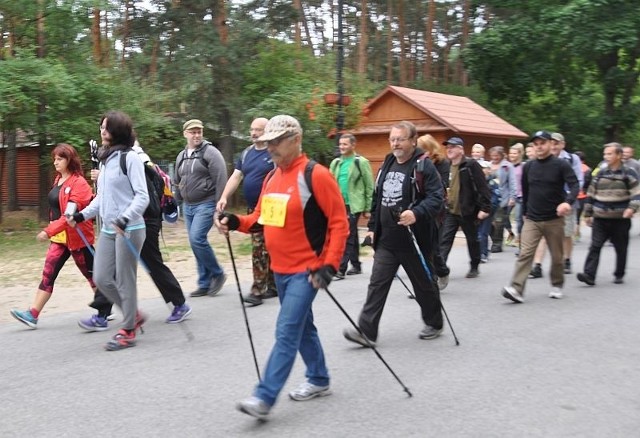 W sobotni poranek na koneckie szlaki turystyczne ruszyło 140 piechurów