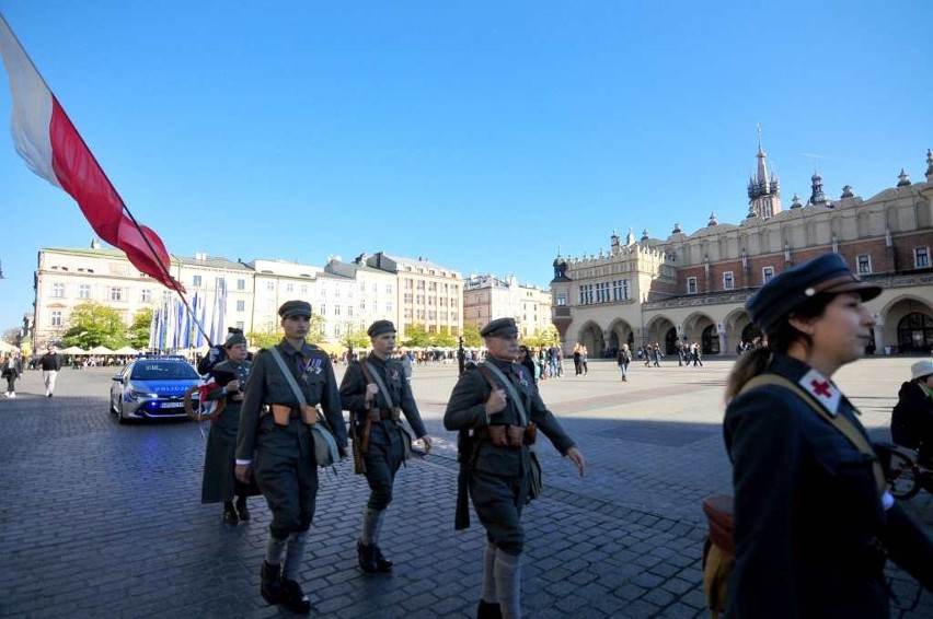 Kraków jako pierwsze polskie miasto odzyskał niepodległość. Mieszkańcy świętowali 103. rocznicę wyzwolenia [ZDJĘCIA]