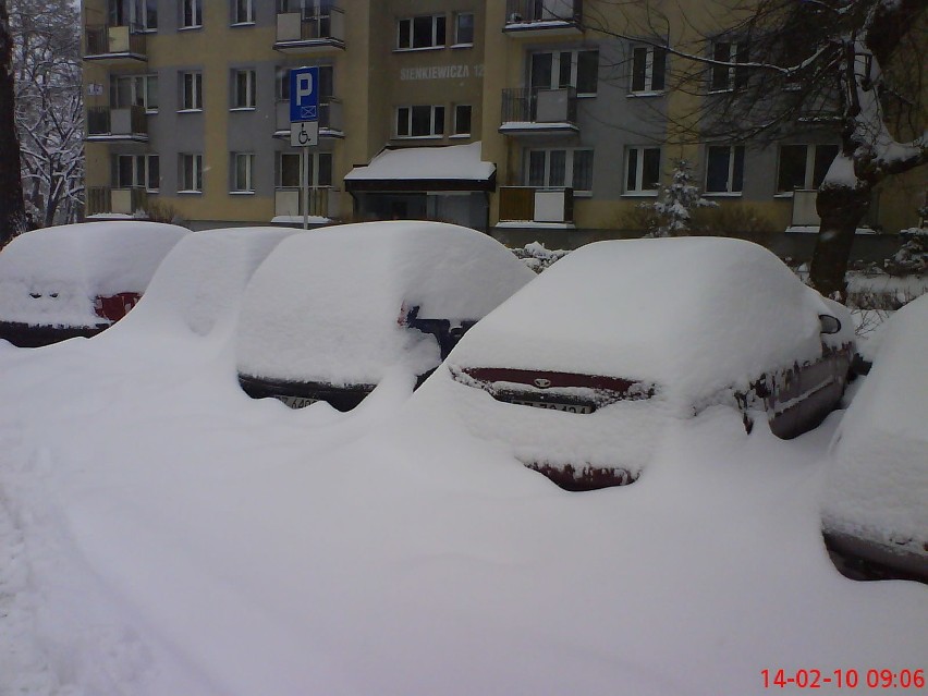 Zasypany Rzeszów. Ul. Sienkiewicza. Zdjecia od internauty...