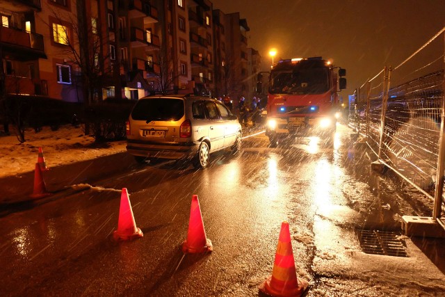 W czwartek, o godz. 19.21, strażacy otrzymali kilka zgłoszeń o pożarze na Nowym Mieście w Białymstoku.Zobacz też:Pożar na Nowym Mieście. Palił się blok na skrzyżowaniu Pułaskiego z Żeromskiego (zdjęcia, wideo)Wypadek na Nowym Mieście w Białymstoku