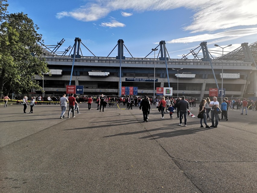 Derby Krakowa 2019. Kibice gromadzą się przed stadionem Wisły [ZDJĘCIA]