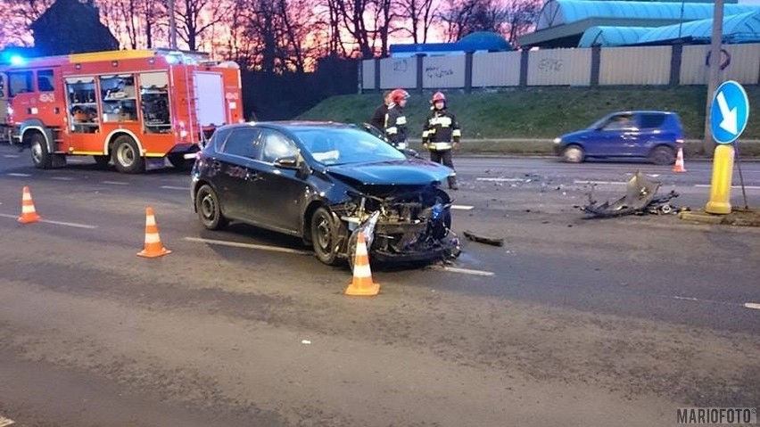 Dwa samochody zderzyły się na ulicy Piłsudskiego w Nysie. Do...