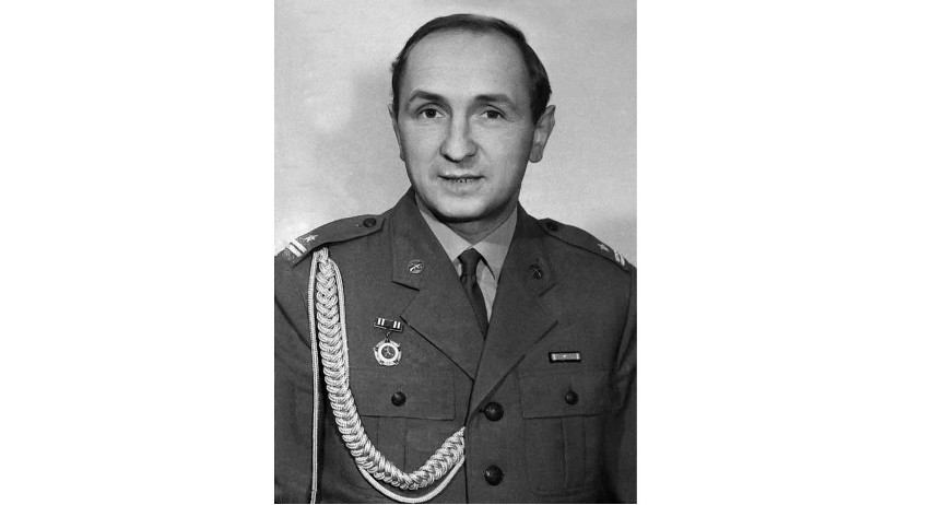 W 1952 r. Pawłowski jako 20-latek został powołany do wojska i zaczął trenować w CWKS. Dosłużył się stopnia majora