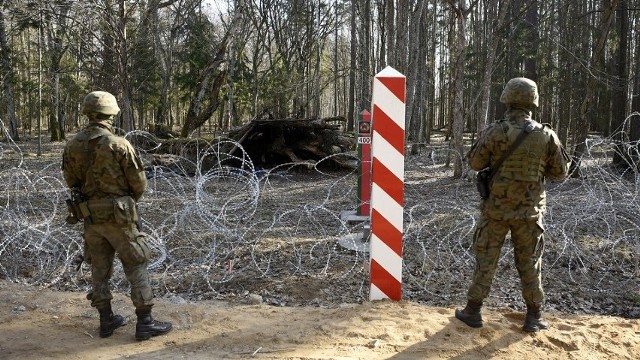 Polscy żołnierze strzegą naszej wschodniej granicy