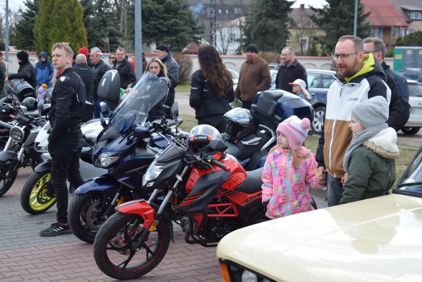Motoświęconka 2022 w Ostrołęce. Motocykliści tradycyjnie spotkali się na parkingu przy ostrołęckiej farze. 16.04.2022. Zdjęcia
