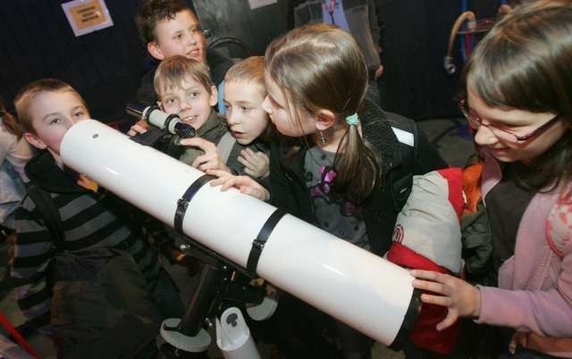 Astrobazy szkołach teleskopyAstrobazy - w szkołach - teleskopy będa we wszystkich szkołach z tymi bazami