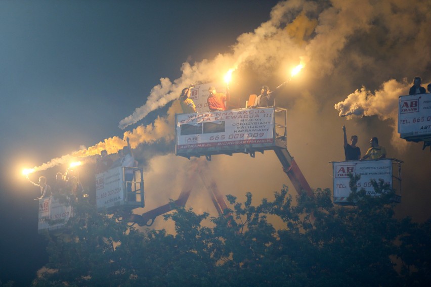 Wysokościowego „sektora" lubelskich kibiców zazdrości nam cała Polska. Tak fani dopingują żużlowców Motoru Lublin