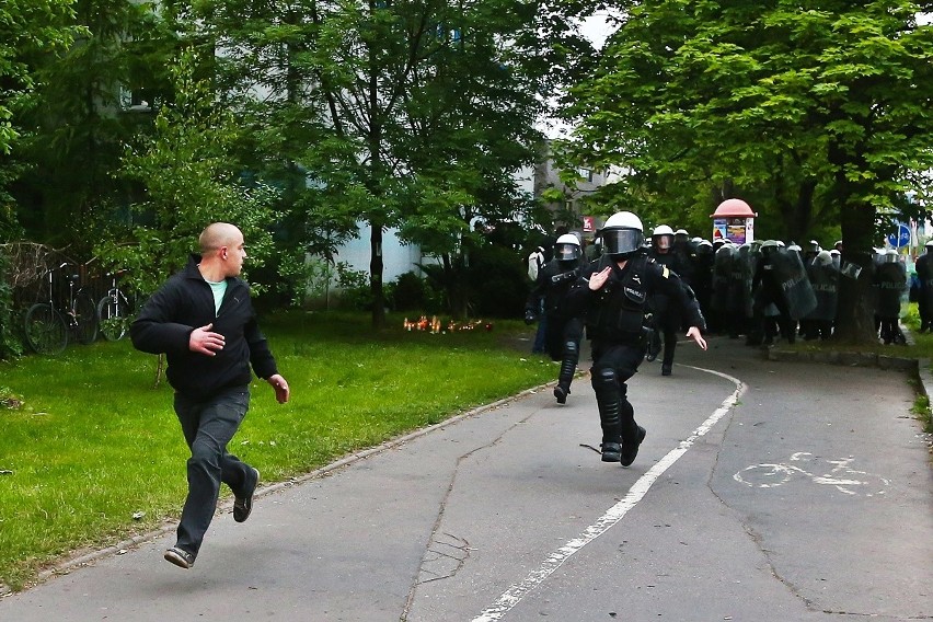 Protest przed komisariatem na Trzemeskiej we wtorek...