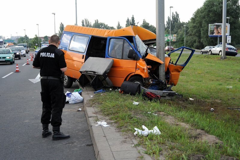 Wypadek busa
Wypadek busa na ul. Eskadrowej w Szczecinie.