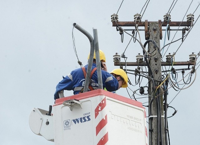 Brak energii elektrycznej wystąpi dziś m.in. Rybniku czy Bielsku-Białej. A jak w pozostałych miastach i powiatach? Katowicach, Rudzie Śląskiej, Tychach, Chorzowie, Rybniku, Częstochowie, Jastrzębiu-Zdroju, Żorach, Mysłowicach, Piekarach Śląskich, Sosnowcu, Jaworznie i powiatach: tarnogórskim, mikołowskim, pszczyńskim, cieszyński i żywieckim. Najwięcej wyłączeń należy spodziewać się na Żywiecczyźnie oraz na Śląsku Cieszyńskim.Podajemy planowane wyłączenia prądu w woj. śląskim na najbliższe dni.SPRAWDŹ, GDZIE DZISIAJ NIE MA PRĄDU. ZOBACZ MIASTA I KONKRETNE ULICEPrzesuwaj zdjęcia w prawo - naciśnij strzałkę lub przycisk NASTĘPNE