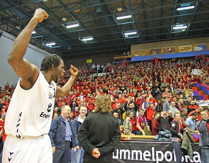 W meczu pre play off koszykarskiej ekstraklasy, Czarni...