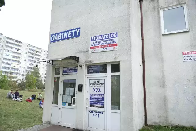 Pogotowie stomatologiczne w Toruniu mieści się przy ul. Srebrnego