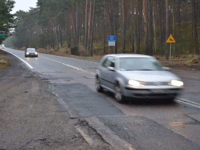 Granice Bydgoszczy i powiatu bydgoskiego widać gołym okiem na drodze