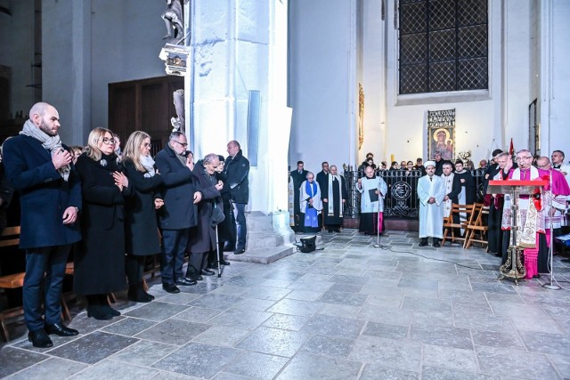 Międzywyznaniowa modlitwa w intencji Pawła Adamowicza w Bazylice Mariackiej w Gdańsku