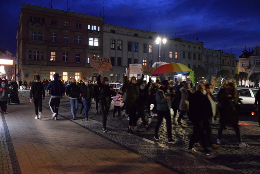 Strajk Kobiet. W Głuchołazach protestowało ok. tysiąca osób. Prawie 10 procent mieszkańców!