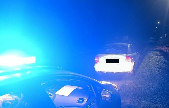 W sobotę 16 marca w gminie Grabów w powiecie łęczyckim policjanci z drogówki zatrzymali tam do kontroli opla astrę. Kierowcą okazał się 49-letni mieszkaniec powiatu łęczyckiego. Był kompletnie pijany. Jego samochód zostanie skonfiskowany.