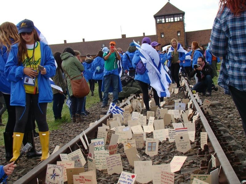 26 Marsz Żywych przeszedł z byłego niemieckiego obozu Auschwitz I do Auschwitz II Birkenau