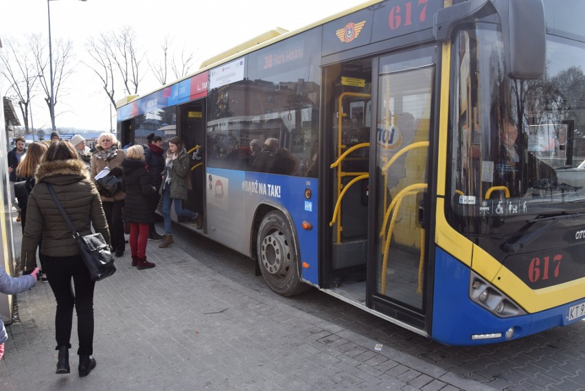 Autobusy MPK docierają obecnie do gminy Tarnów, Lisiej Góry...