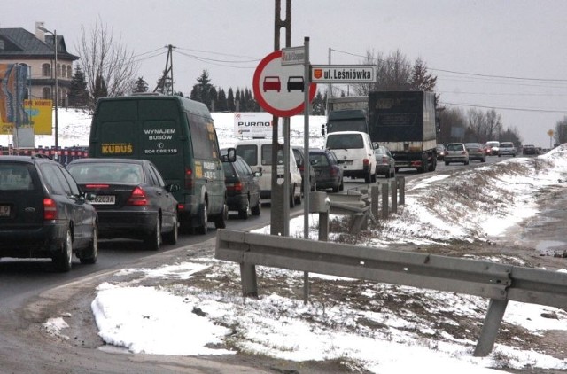 Na trasie z Kielc do Morawicy takie korki to codzienność.