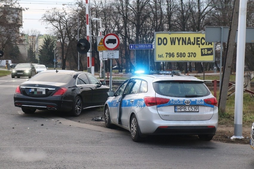 Zderzenie luksusowych aut na Bystrzyckiej we Wrocławiu