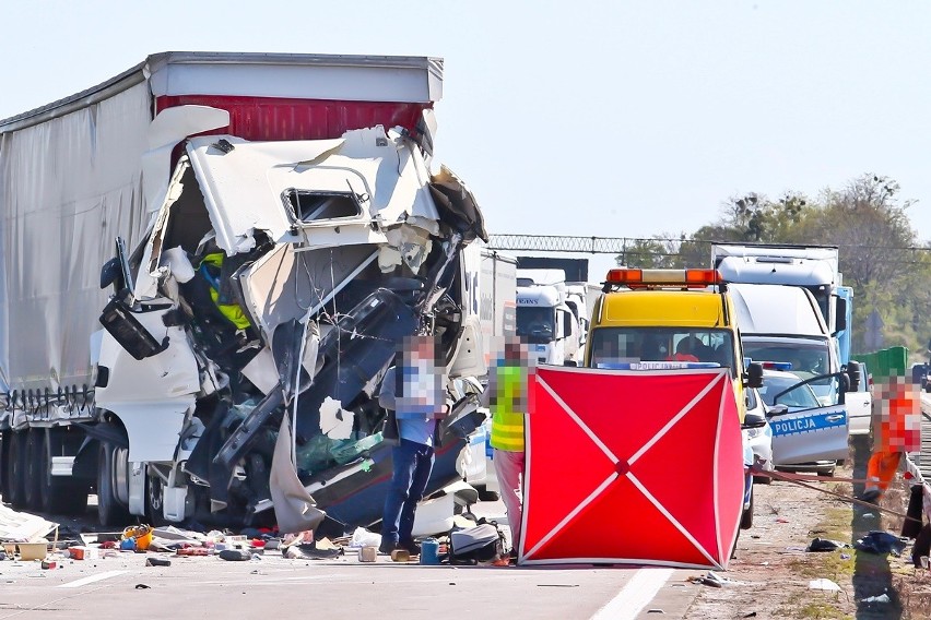 Śmiertelny wypadek na autostradzie A4. Trasa zablokowana przez wiele godzin