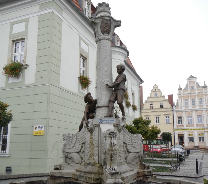 Miasto na Gryfiej Górze i zamek Gryf na bazaltowym stożku 