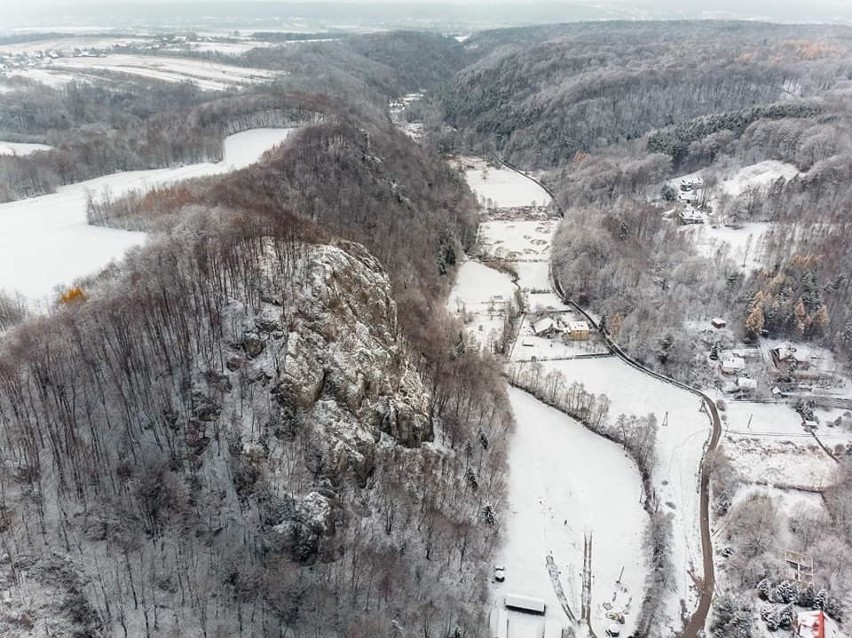 Przyprószone śniegiem tereny gminy Wielka Wieś