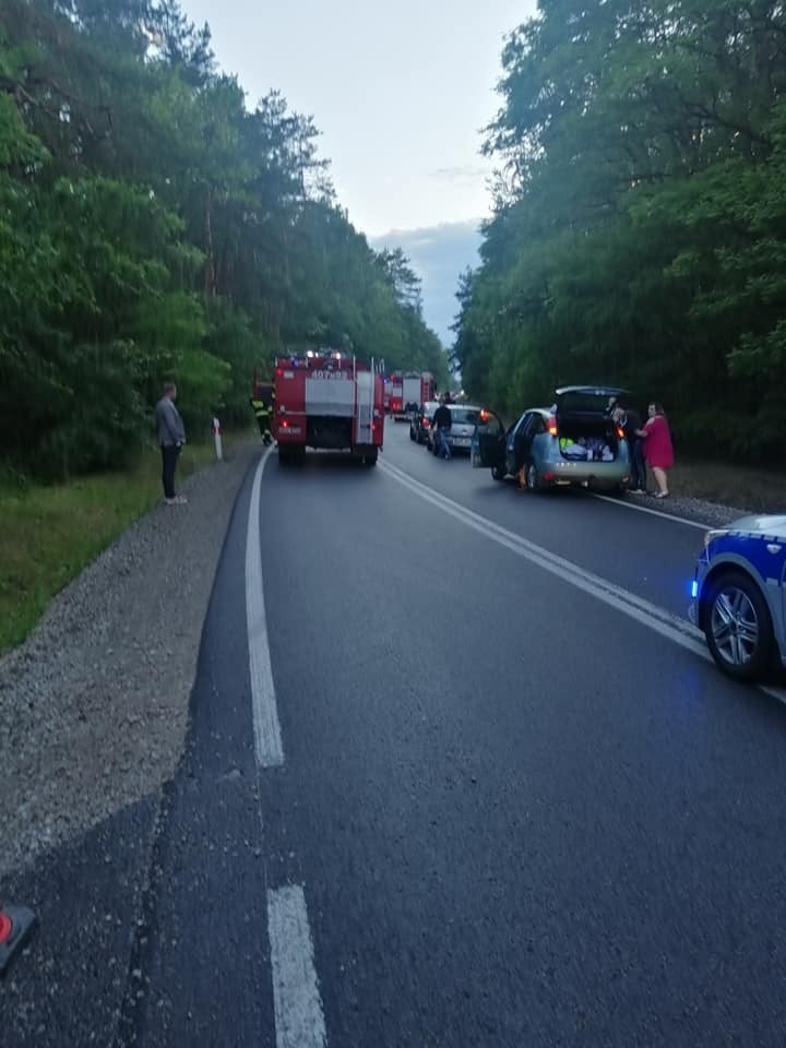 Poważny wypadek na drodze krajowej w gminie Wyśmierzyce.