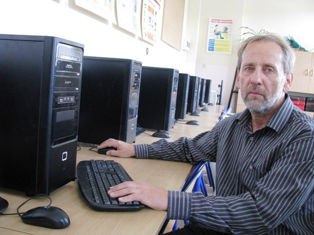 - Z dotychczasowych gabinetów dyrektorskich utworzyliśmy pracownię informatyczną, w szkole są bardzo dobre warunki do nauki &#8211; mówi wicedyrektor zespołu szkół Piotr Błaszczyk                                    