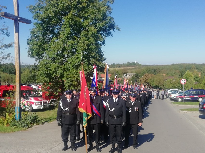 Samorządowcy z powiatu sandomierskiego na Pielgrzymce Samorządowców i Strażaków w Sulisławicach 