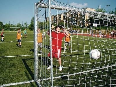 Gol!!! Bramkarz mógł tylko bezradnie rozłożyć ręce... Fot. Zbigniew Wojtiuk