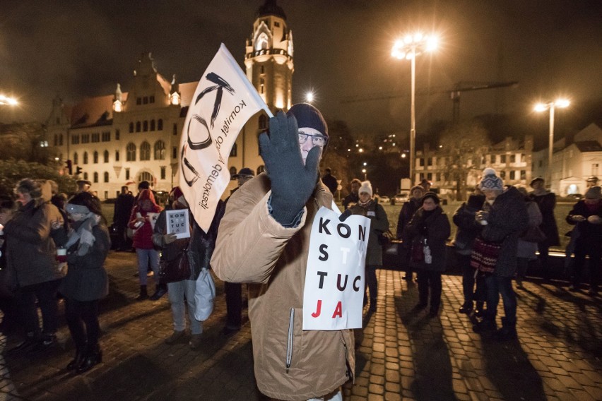 Tak manifestowali bydgoszczanie 5 grudnia. Zebrani...